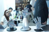 强脑科技展示Revo 3灵巧手及灵巧操作数据采集方案